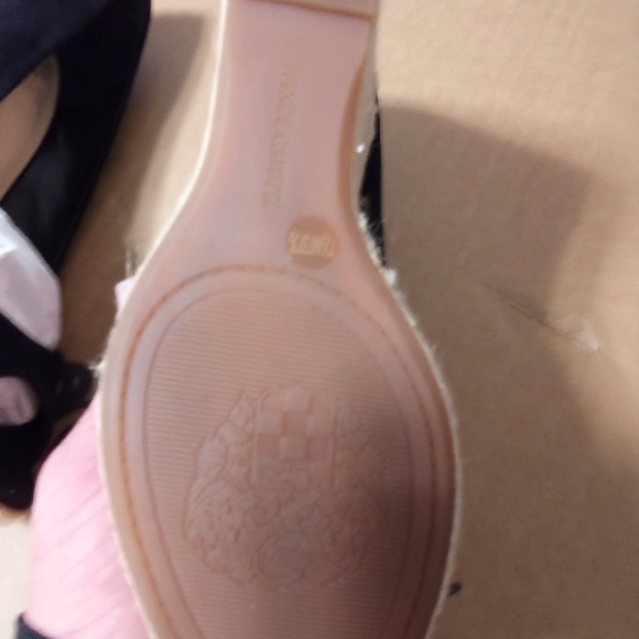 Vince Camuto - Picture 2 of 6